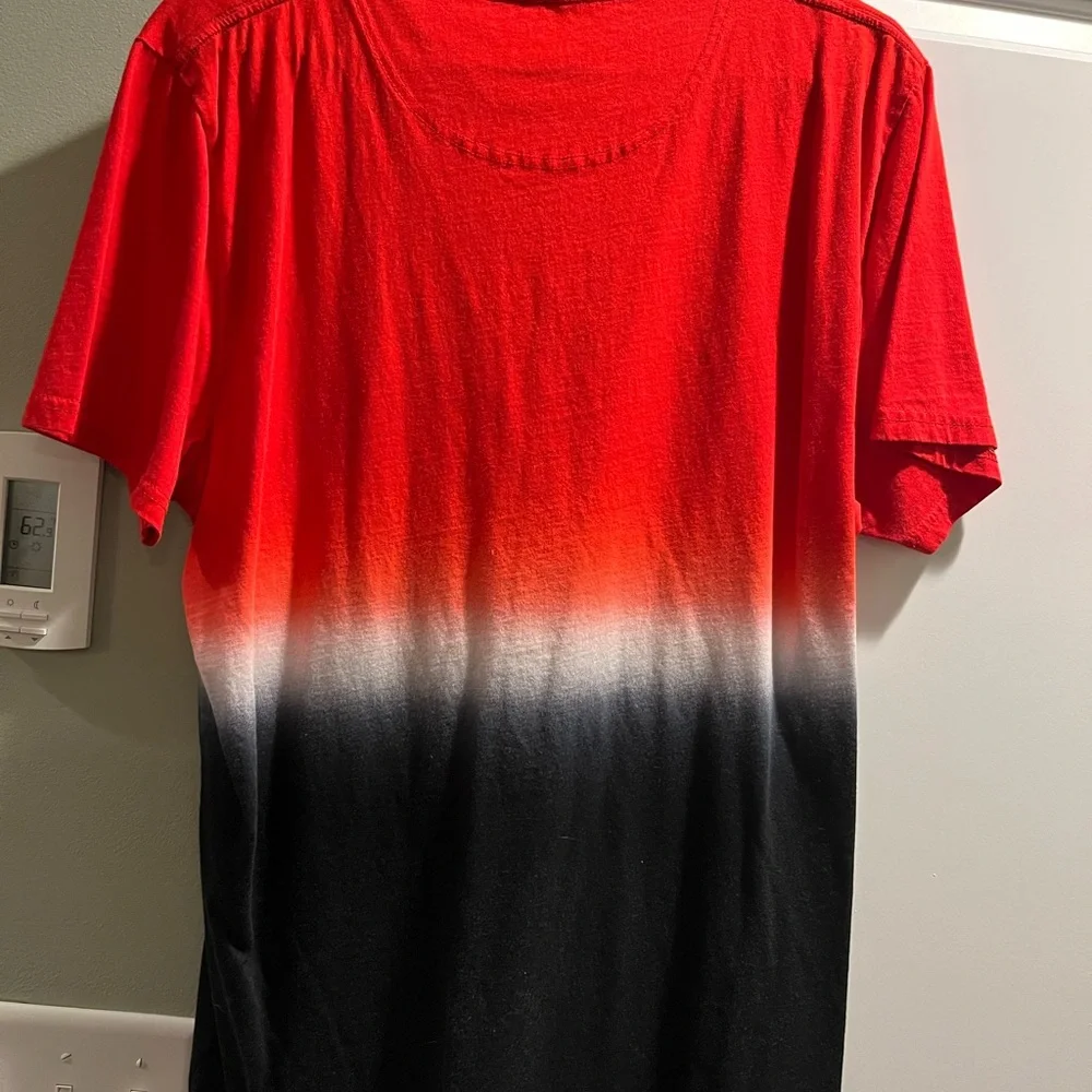 Hollister Red and Black Gradient Short Sleeve Tee - Picture 3 of 3
